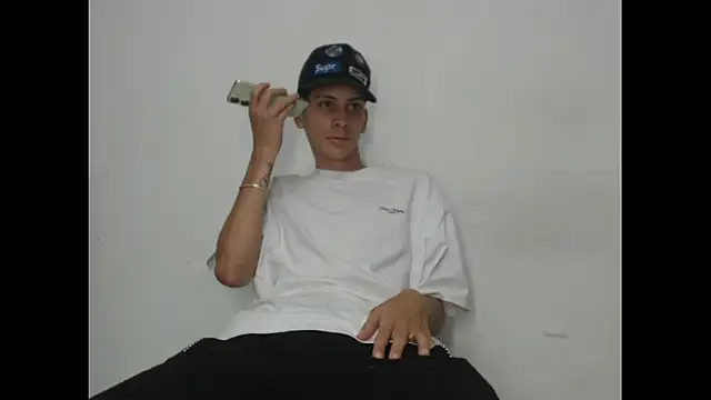 Snapshot of sam_hottt chatting on 23, 10, 2025 sam hottt online show from 23, 10, 2025