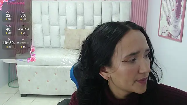 Snapshot of bella_vibess_s chatting on 25, 10, 2025 bella vibess s online show from 25, 10, 2025