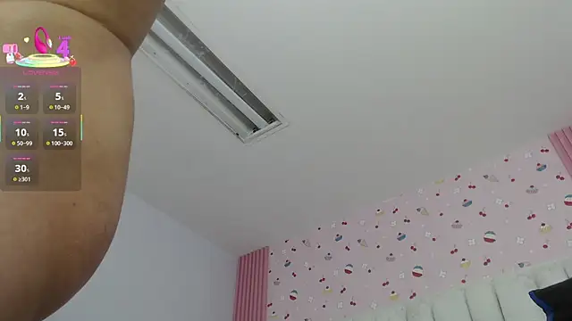 Snapshot of bella_vibess_s chatting on 8, 11, 2025 bella vibess s online show from 8, 11, 2025