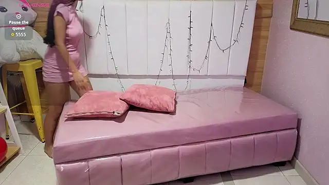 Snapshot of bella_vibess_s chatting on 9, 4, 2026 bella vibess s online show from 9, 4, 2026