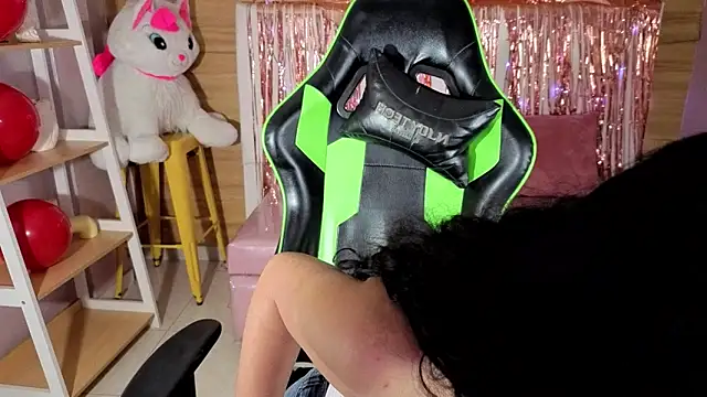 Snapshot of bella_vibess_s chatting on 14, 4, 2026 bella vibess s online show from 14, 4, 2026