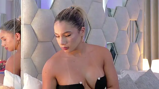 NicoleArmani online show from 13, 4, 2026