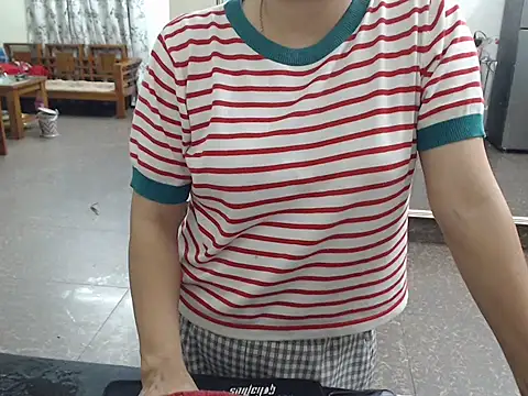 Snapshot of Ami_8x chatting on 8, 11, 2025 Ami 8x online show from 8, 11, 2025