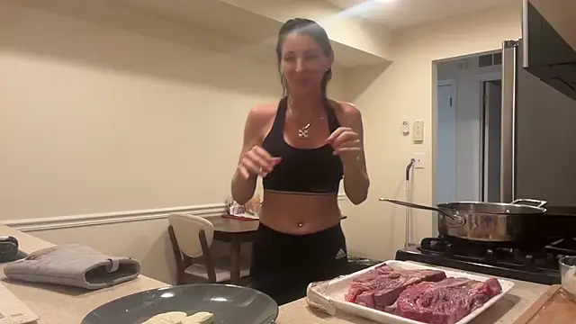 Snapshot of NurseStephania chatting on 3, 10, 2025 NurseStephania online show from 3, 10, 2025