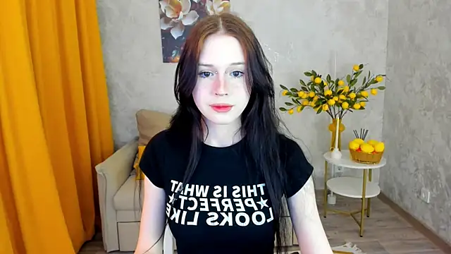 Snapshot of VioletHarme chatting on 7, 4, 2026 VioletHarme online show from 7, 4, 2026