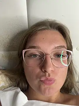 Snapshot of Bellatrisssaa chatting on 16, 9, 2025 Bellatrisssaa online show from 16, 9, 2025