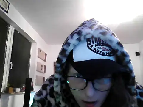 hellgirl1980 online show from 10, 10, 2025