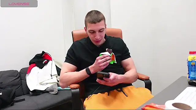 Snapshot of Ryan_Dozer chatting on 6, 4, 2026 Ryan Dozer online show from 6, 4, 2026