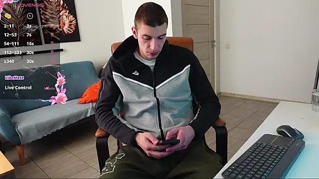 Snapshot of Ryan_Dozer chatting on 11, 4, 2026 Ryan Dozer online show from 11, 4, 2026