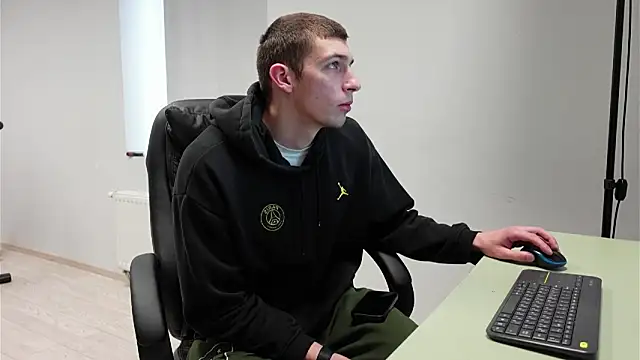 Snapshot of Ryan_Dozer chatting on 17, 4, 2026 Ryan Dozer online show from 17, 4, 2026