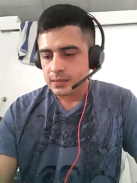 Snapshot of Andr3s69xxx chatting on 2, 5, 2026 Andr3s69xxx online show from 2, 5, 2026