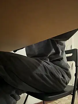 Snapshot of JJ_131 chatting on 13, 12, 2025 JJ 131 online show from 13, 12, 2025