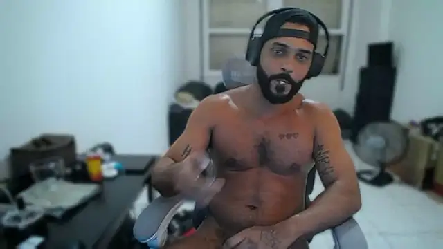 Snapshot of lilwolfbrasil chatting on 13, 12, 2025 lilwolfbrasil online show from 13, 12, 2025