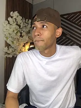 Snapshot of B_Wild chatting on 8, 10, 2025 B Wild online show from 8, 10, 2025