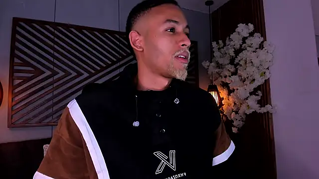 Snapshot of B_Wild chatting on 12, 11, 2025 B Wild online show from 12, 11, 2025