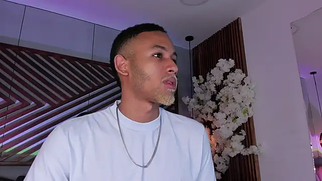 Snapshot of B_Wild chatting on 14, 12, 2025 B Wild online show from 14, 12, 2025