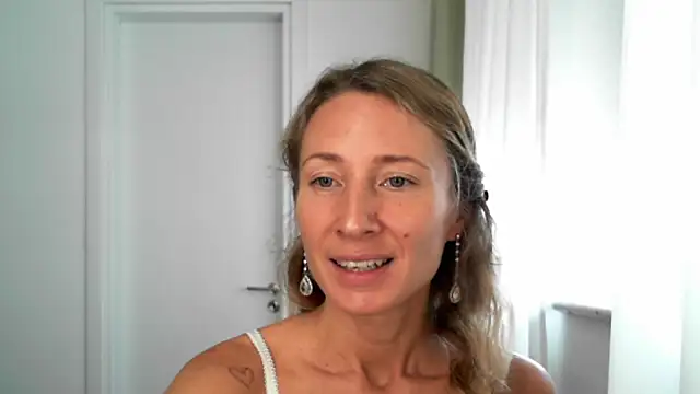 Snapshot of Paevoa chatting on 27, 11, 2025 Paevoa online show from 27, 11, 2025