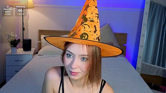 Snapshot of LumMina chatting on 3, 11, 2025 LumMina online show from 3, 11, 2025