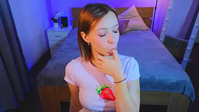 Snapshot of LumMina chatting on 3, 12, 2025 LumMina online show from 3, 12, 2025