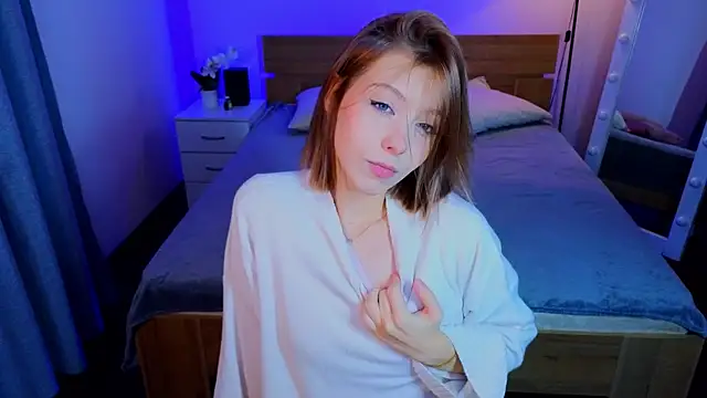 Snapshot of LumMina chatting on 4, 12, 2025 LumMina online show from 4, 12, 2025