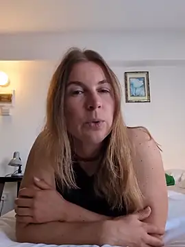 Snapshot of story_of_sarah chatting on 7, 5, 2026 story of sarah online show from 7, 5, 2026