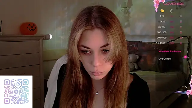 Snapshot of Leila_Vanilla chatting on 27, 10, 2025 Leila Vanilla online show from 27, 10, 2025