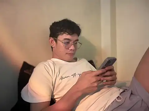 Snapshot of keirflorianxx chatting on 15, 9, 2025 keirflorianxx online show from 15, 9, 2025