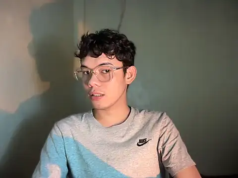 Snapshot of keirflorianxx chatting on 16, 9, 2025 keirflorianxx online show from 16, 9, 2025