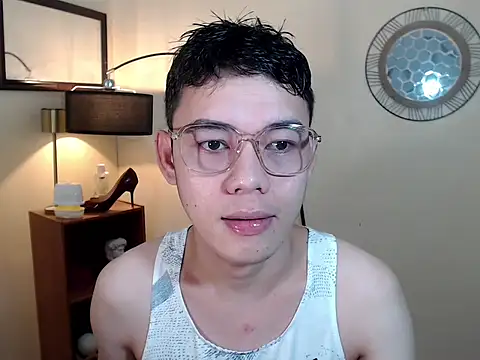 Snapshot of keirflorianxx chatting on 5, 10, 2025 keirflorianxx online show from 5, 10, 2025