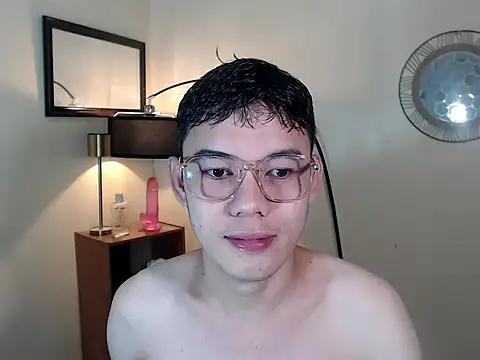 Snapshot of keirflorianxx chatting on 8, 10, 2025 keirflorianxx online show from 8, 10, 2025