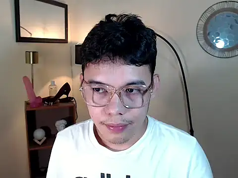 Snapshot of keirflorianxx chatting on 18, 10, 2025 keirflorianxx online show from 18, 10, 2025