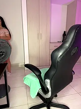 Snapshot of SofiaLust_Eup chatting on 17, 11, 2025 SofiaLust Eup online show from 17, 11, 2025