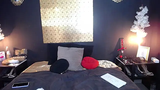 Snapshot of kinky_momm chatting on 6, 4, 2026 kinky momm online show from 6, 4, 2026