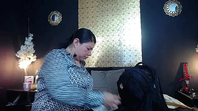 Snapshot of kinky_momm chatting on 7, 4, 2026 kinky momm online show from 7, 4, 2026