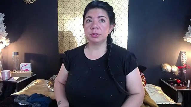 Snapshot of kinky_momm chatting on 16, 4, 2026 kinky momm online show from 16, 4, 2026