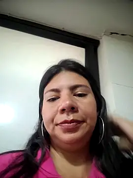 Snapshot of kinky_momm chatting on 27, 4, 2026 kinky momm online show from 27, 4, 2026