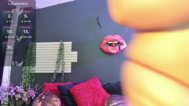 Snapshot of kinky_momm chatting on 15, 6, 2026 kinky momm online show from 15, 6, 2026