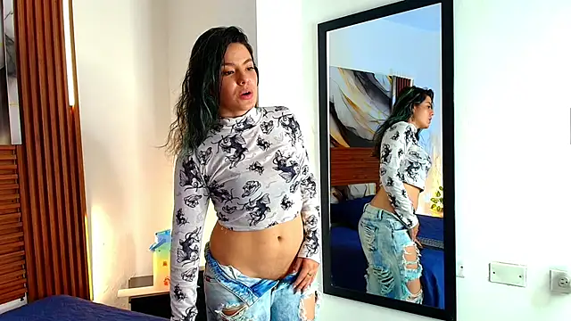 Snapshot of Evelin_thompsson chatting on 25, 11, 2025 Evelin thompsson online show from 25, 11, 2025