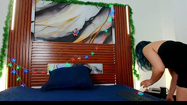 Snapshot of Evelin_thompsson chatting on 14, 12, 2025 Evelin thompsson online show from 14, 12, 2025