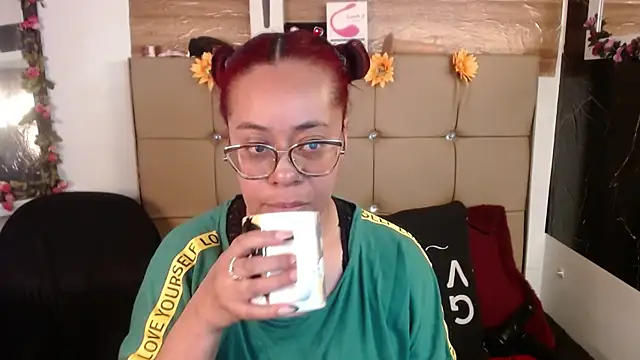 Snapshot of MIA__SPENCER chatting on 21, 4, 2026 MIA SPENCER online show from 21, 4, 2026