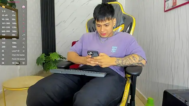 Snapshot of xKevyn chatting on 24, 9, 2025 xKevyn online show from 24, 9, 2025