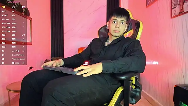 Snapshot of xKevyn chatting on 17, 10, 2025 xKevyn online show from 17, 10, 2025