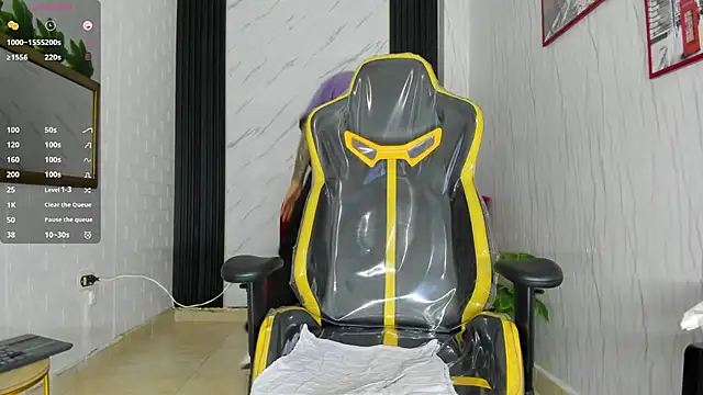 Snapshot of xKevyn chatting on 21, 10, 2025 xKevyn online show from 21, 10, 2025