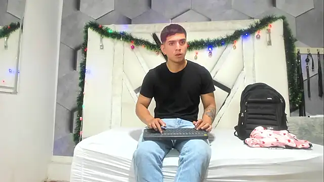 Sarahwalkerr online show from 4, 12, 2025