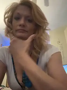 Snapshot of Daphneflor chatting on 27, 4, 2026 Daphneflor online show from 27, 4, 2026