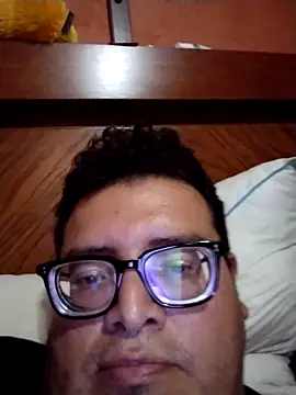 Snapshot of Santiagoqro85 chatting on 5, 10, 2025 Santiagoqro85 online show from 5, 10, 2025