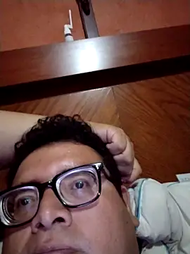 Snapshot of Santiagoqro85 chatting on 9, 10, 2025 Santiagoqro85 online show from 9, 10, 2025