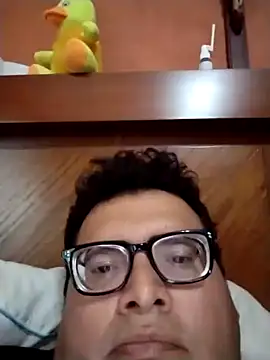 Snapshot of Santiagoqro85 chatting on 9, 10, 2025 Santiagoqro85 online show from 9, 10, 2025