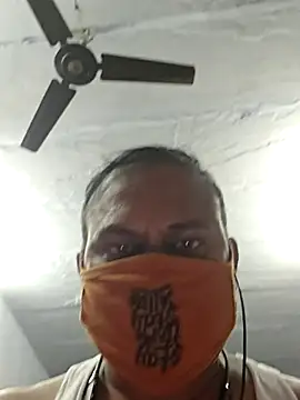 Snapshot of Famit025 chatting on 4, 12, 2025 Famit025 online show from 4, 12, 2025