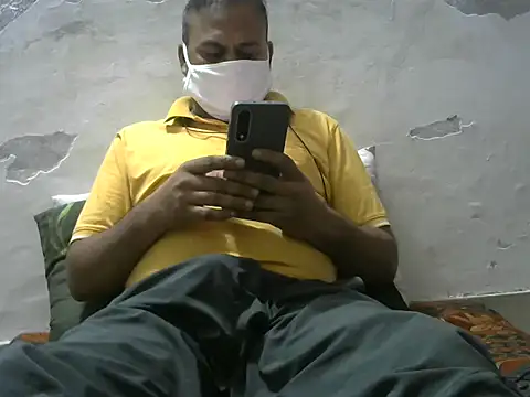 Snapshot of Famit025 chatting on 20, 2, 2026 Famit025 online show from 20, 2, 2026